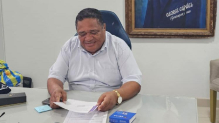 El presidente de Emelec, Jorge Guzmán, en las oficinas del club.