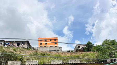 Militares allanaron una vivienda usada por la banda 'Los Lobos' en Quito.