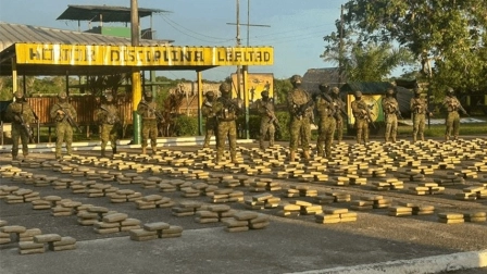 La Policía de Colombia anunció el decomiso de 2,2 toneladas de Marihuana en la frontera.