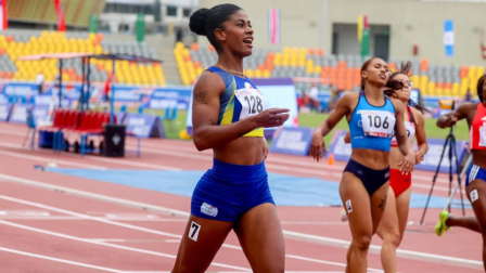 Anahí Suárez después de su participación en los 200 metros planos, en los Juegos Bolivarianos, el 4 de diciembre de 2025