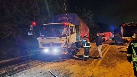 Un siniestro de tránsito entre dos camiones en Amaguaña en Quito.