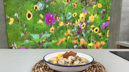 Este viernes 30 de enero del 2026 preparamos sopa de pollo con cebada, junto al chef Felipe Campana.