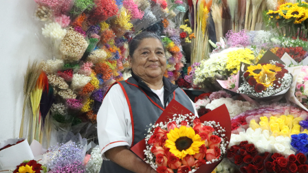 La gran cantidad de flores que se oferta en el mercado es uno de los atractivos turísticos.