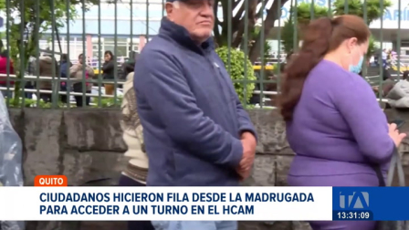 Las aglomeraciones y filas fuera del Hospital Carlos Andrade Marín evidencian las fallas operativas del sistema de seguridad social. Un reportaje de Lucía Clavijo