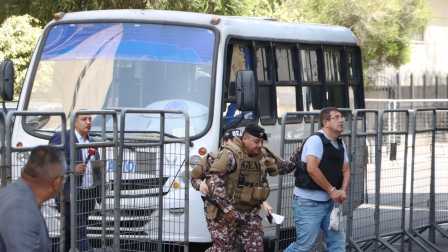 Santiago Díaz Asque, ingresa a la Fiscalía General del Estado, para rendir versión en el caso Caja Chica.