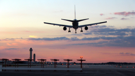 Informe de Tráfico: Altas temperaturas podrían retrasar vuelos en LAX Airport, San Diego Airport, San Francisco International Airport (SFO), podría ralentizar el tráfico en Boston Logan International Airport, se pronostican lluvia helada y nubes bajas.