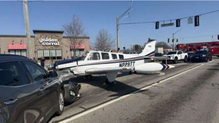 Los ocupantes del avión pequeño no resultaron heridos tras la emergencia aérea.