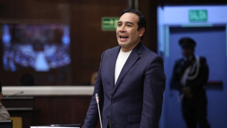 El Consejo de Administración Legislativa sancionó al legislador por expresiones ofensivas emitidas en el Pleno y difundidas en redes sociales.