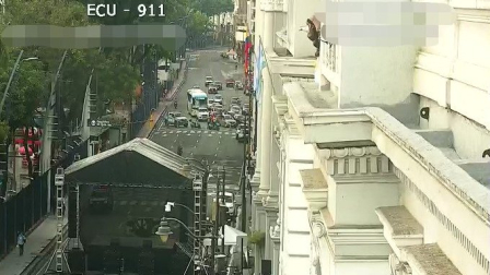Cierre de la  Av. Malecón y 10 de Agosto por instalación de una tarima en el sitio
