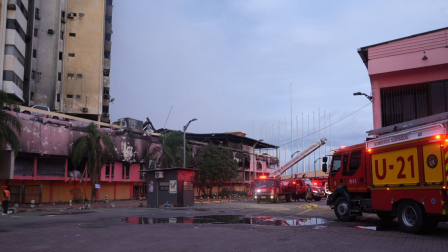 Los bomberos anunciaron que incendio en el Multicomercio fue controlado.