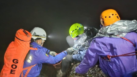 Rescatan a seis montañistas afectados por un rayo en volcán Corazón