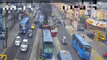 Un bus de transporte público se incendió en el sur de Quito.