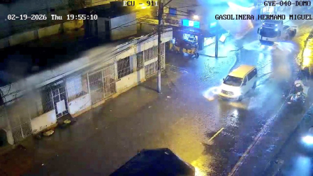 Fuerte lluvia con tormenta eléctrica golpea Guayaquil