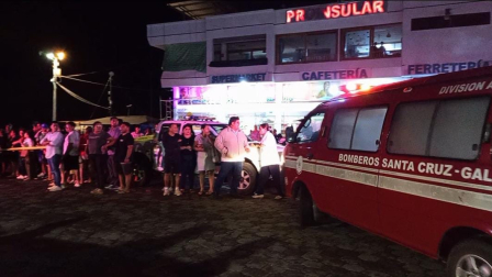 Embarcación con turistas naufraga en la Isla Santa Cruz en Galápagos