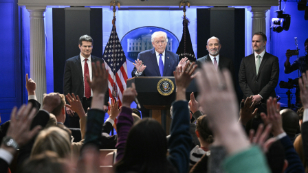 Donald Trump, durante una conferencia de prensa en la Sala de Prensa Brady de la Casa Blanca en Washington, DC, el 20 de febrero de 2026.
