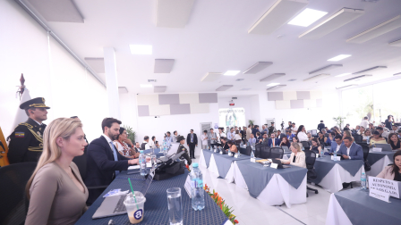 La sesión se desarrolló en Guayaquil, en el auditorio de la Universidad Ecotec