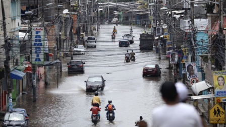 Calles inundadas tras lluvia prolongada en Guayas