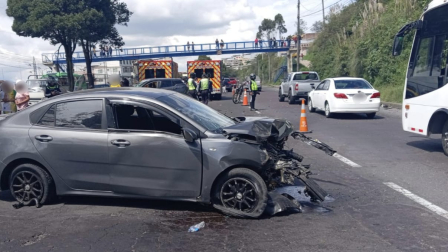 Bomberos atendieron heridos tras choque en la Simón Bolívar.