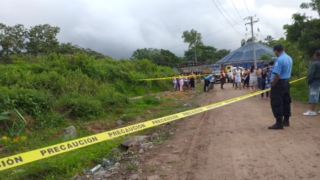 La Policía Nacional abrió una investigación para determinar las causas de estas muertes violentas.