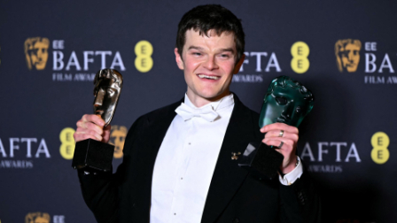 El actor Robert Aramayo, que interpreta a John Davison en la película 'Incontrolable' ('I Swear').