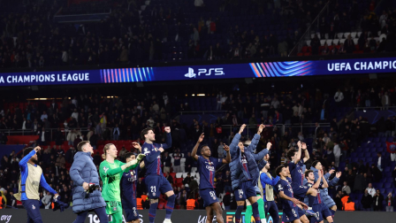 Paris (France), 25/02/2026.- Paris Saint Germain's team players celebrate their victory in the UEFA Champions League play-offs 2nd leg match between Paris Saint-Germain and AS Monaco in Paris, France, 25 February 2026. (Liga de Campeones, Francia) EFE/EPA/Teresa Suarez