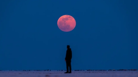La Luna de Sangre presenta unos tonos rojizos en un fenómeno único.