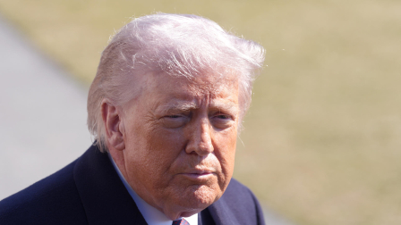 El presidente de Estados Unidos, Donald Trump, habla este viernes en la Casa Blanca, en Washington (EE.UU.).