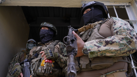 Policía y militares desplegados en el complejo carcelario