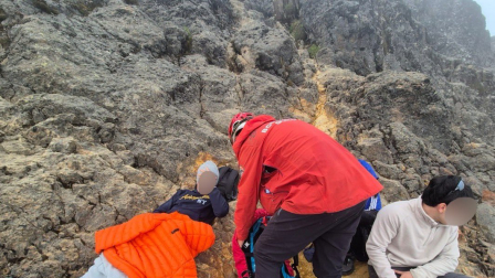 El Cuerpo de Bomberos de Quito realizó el rescate la noche del sábado.