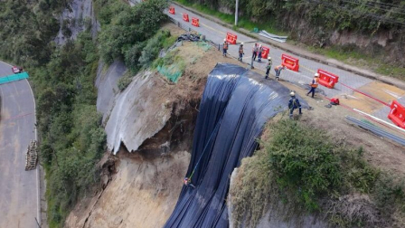 Un deslizamiento de tierra se registró en la antigua vía a Nayón.