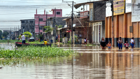 La lluvia de más de 8 horas dejó anegados varios sectores del cantón Durán, en Guayas.