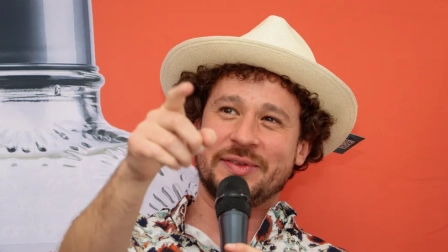 Luisito Comunica baila al ritmo de Delfín Quisphe