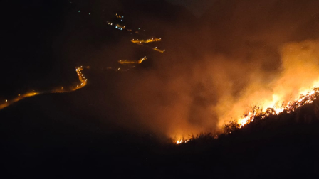Un incendio forestal se registró en el sector de El Descanso, en la provincia de Azuay
