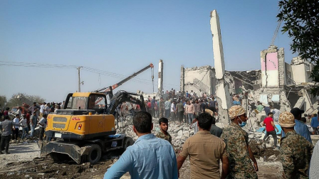 Irán despide en multitudianrio entierro a a las niñas de Minab
