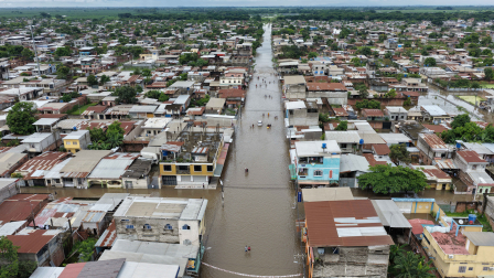 Las fuertes lluvias provocaron inundaciones en algunas provincias de la Costa de Ecuador.