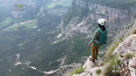Claudia Molestina, paracaidista, es una de las dos mujeres en Ecuador que practica el speedflying y nos cuenta de qué se trata este deporte extremo.