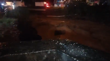 Las fuertes lluvias provocaron anegaciones en Alluriquín, en la vía Alóag Santo Domingo.