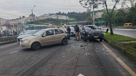 Dos vehículos livianos chocaron la mañana de este viernes 13 de marzo.