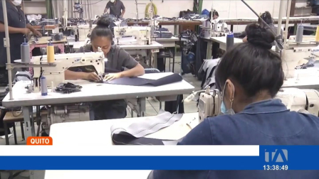 Harold Burbano anuncia la firma de nuevos acuerdos laborales mientras las centrales sindicales anuncian acciones en rechazo a las recientes reformas. Un reportaje de María Gracia Chacón