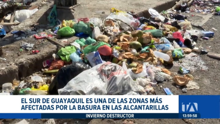 Se identifica 10 sectores críticos en Guayaquil donde el colapso de sumideros por desechos provoca inundaciones graves. Un reportaje de Jazmín Solís
