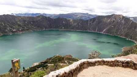 Imagen aérea de la laguna de Quilitoa en Cotopaxi