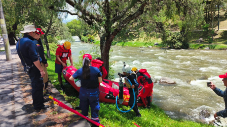 El Cuerpo de Bomberos de Cuenca realizó labores de rescate del cuerpo de un joven.