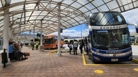 No saldrán buses desde Quito a las provincias con toque de queda.
