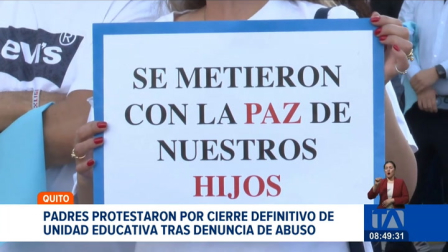 Padres de familia protestan en el Valle de los Chillos tras ratificar el cierre de la institución tras una intervención por denuncias de abuso sexual. Un reportaje de Estafanía Vaca