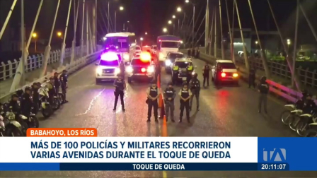 Mientras las fuerzas del orden reportan decenas de capturas por desacato, ciudadanos protestan por la desorganización en la entrega de kits de ayuda. Un reportaje de Ricardo Cruzatty