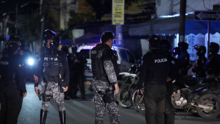Policia y Fuerzas Armadas ejecutaron recorridos durante el toque de queda.