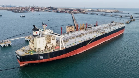 Trump anuncia medidas para garantizar circulación de buques petroleros en el estrecho de Ormuz