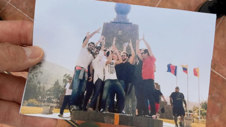 Equipo de Pablo Alborán en la Mitad del Mundo