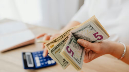 El décimo cuarto sueldo es un derecho de los trabajadores bajo relación de dependencia.