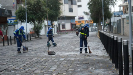 La tasa de recolección de basura se cobra en Quito desde enero de 2026.